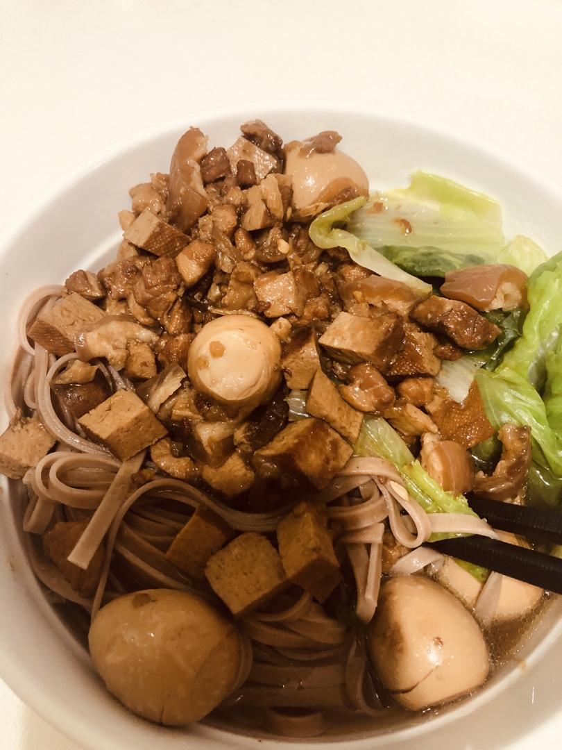 台式卤肉饭