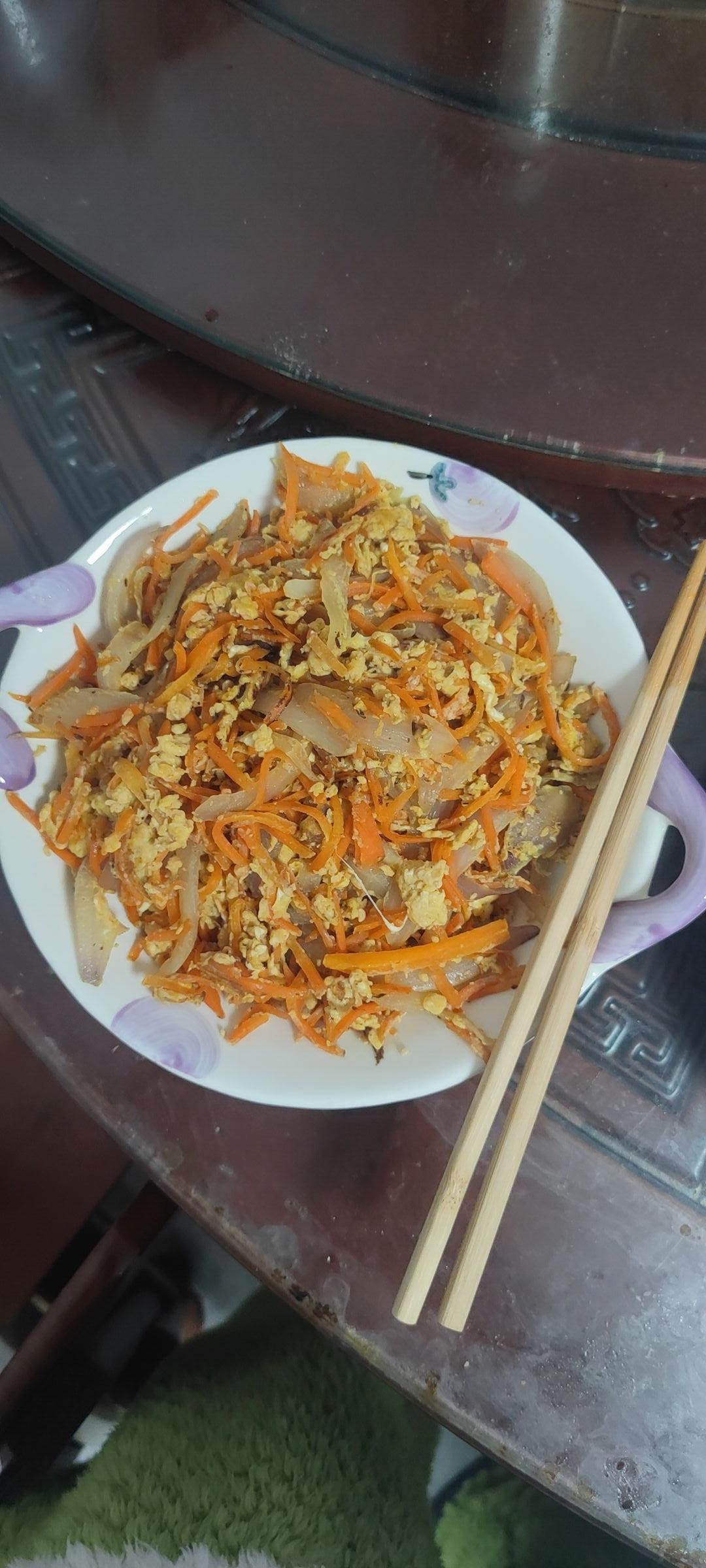 胡萝卜洋葱炒鸡蛋