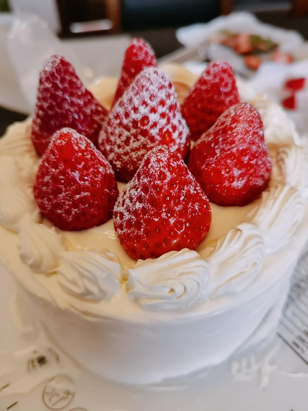 草莓奶油蛋糕/基础戚风胚，徒手脱模剖片及抹面挤花/「戚风及其衍生」烘焙视频蛋糕篇1