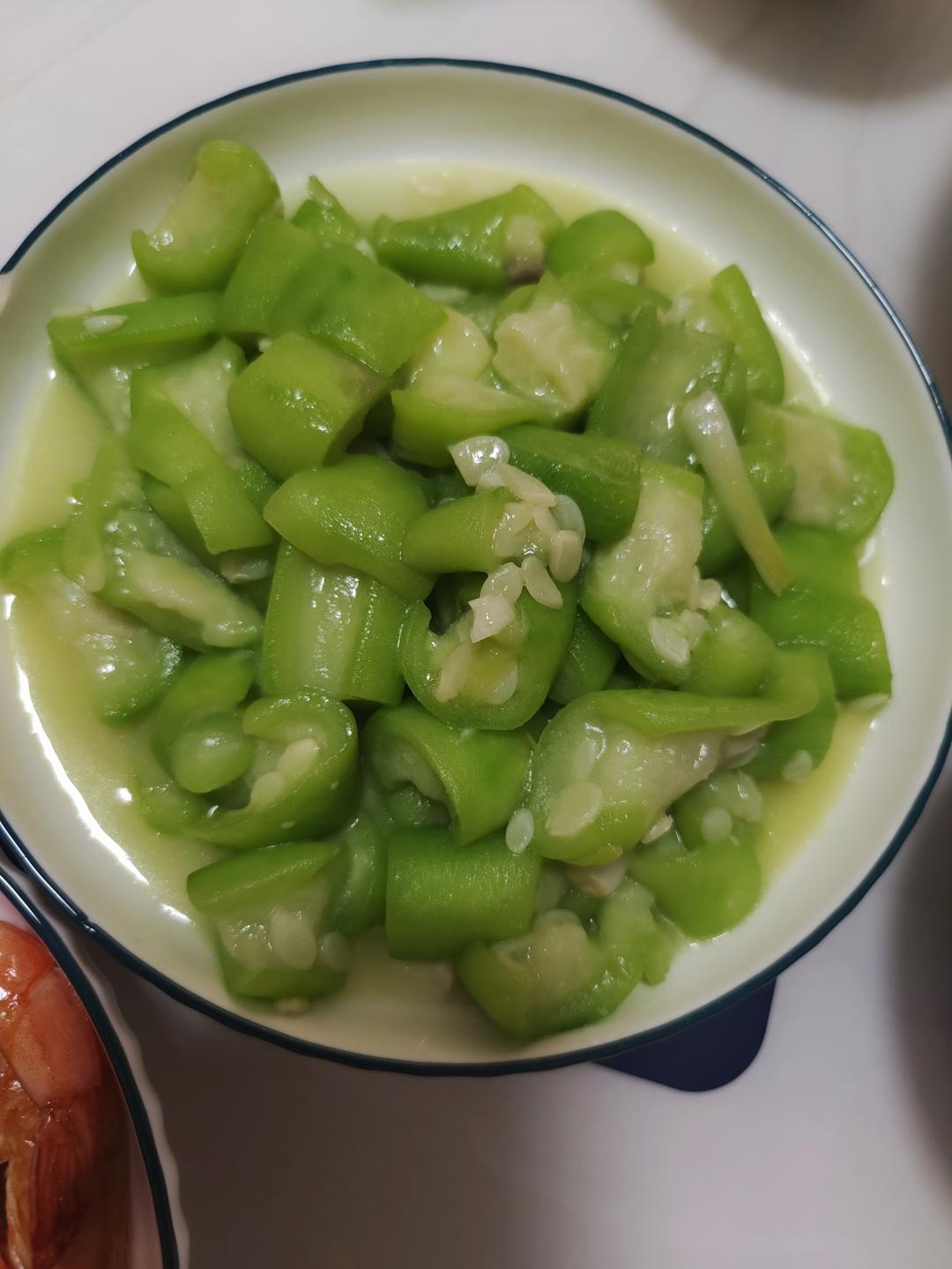 素炒丝瓜|这样做绝了！简单又好吃！