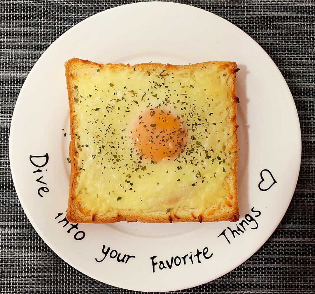 早餐之太阳蛋吐司切片