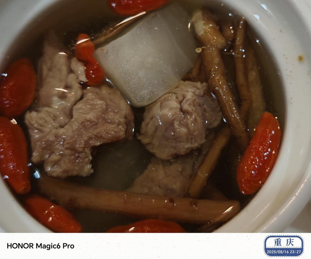 健康隔水炖：牛肉炖白萝卜，补气健脾，简单方便，沙县小吃的味道。