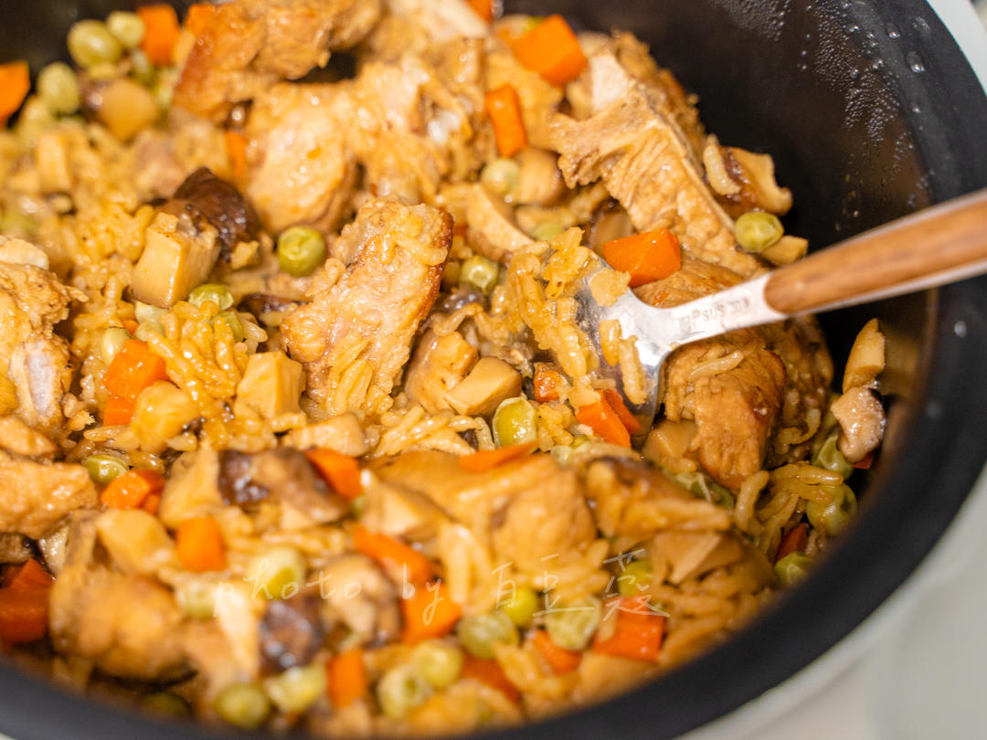 排骨焖饭，销魂一锅端。