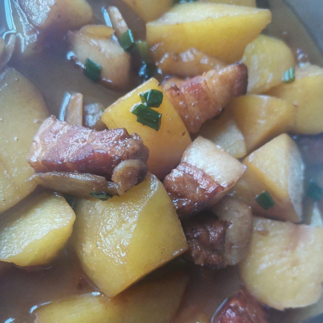 红烧肉炖土豆（丝毫不腻）