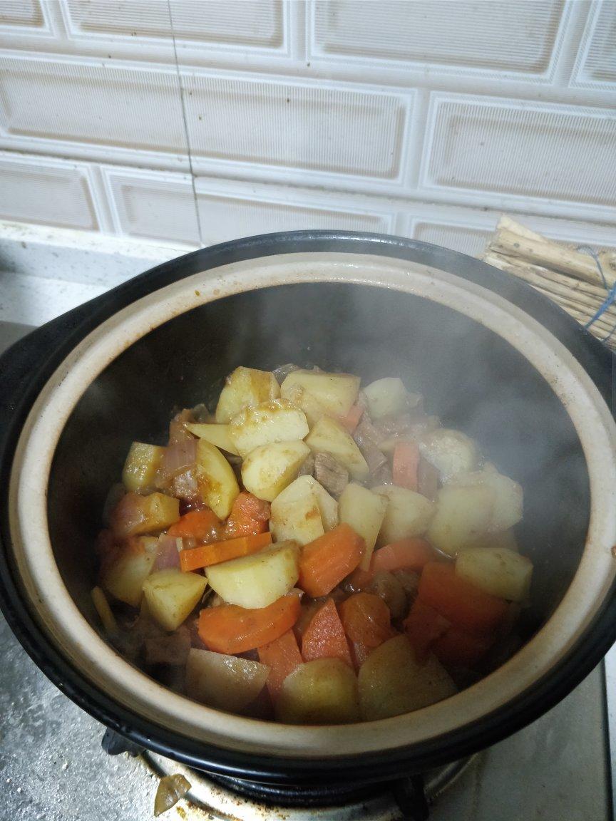 番茄土豆牛肉砂锅