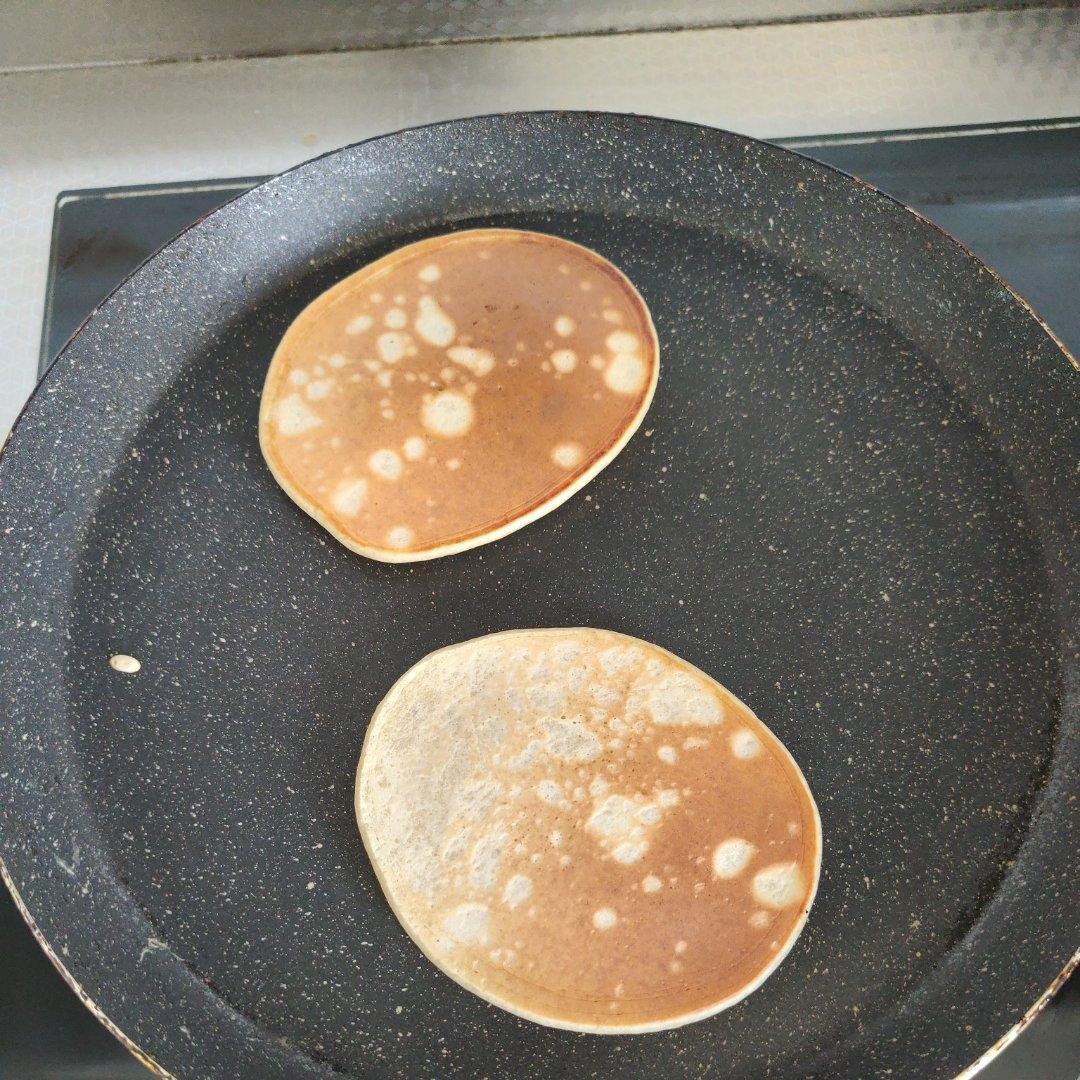 香蕉松饼（无油无糖快手早餐）