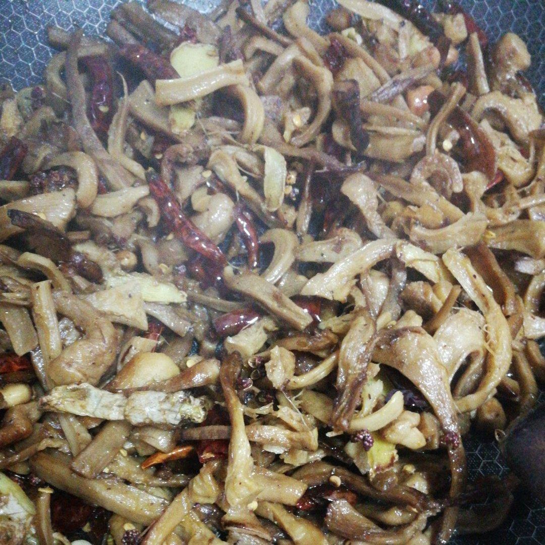 文别扭吃喝做的油炸香菇脚