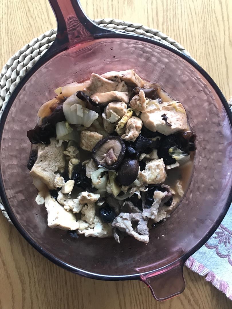 鲜菇豆腐煲