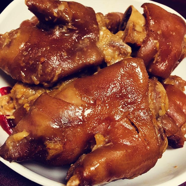 美味的家常菜：红烧猪蹄
