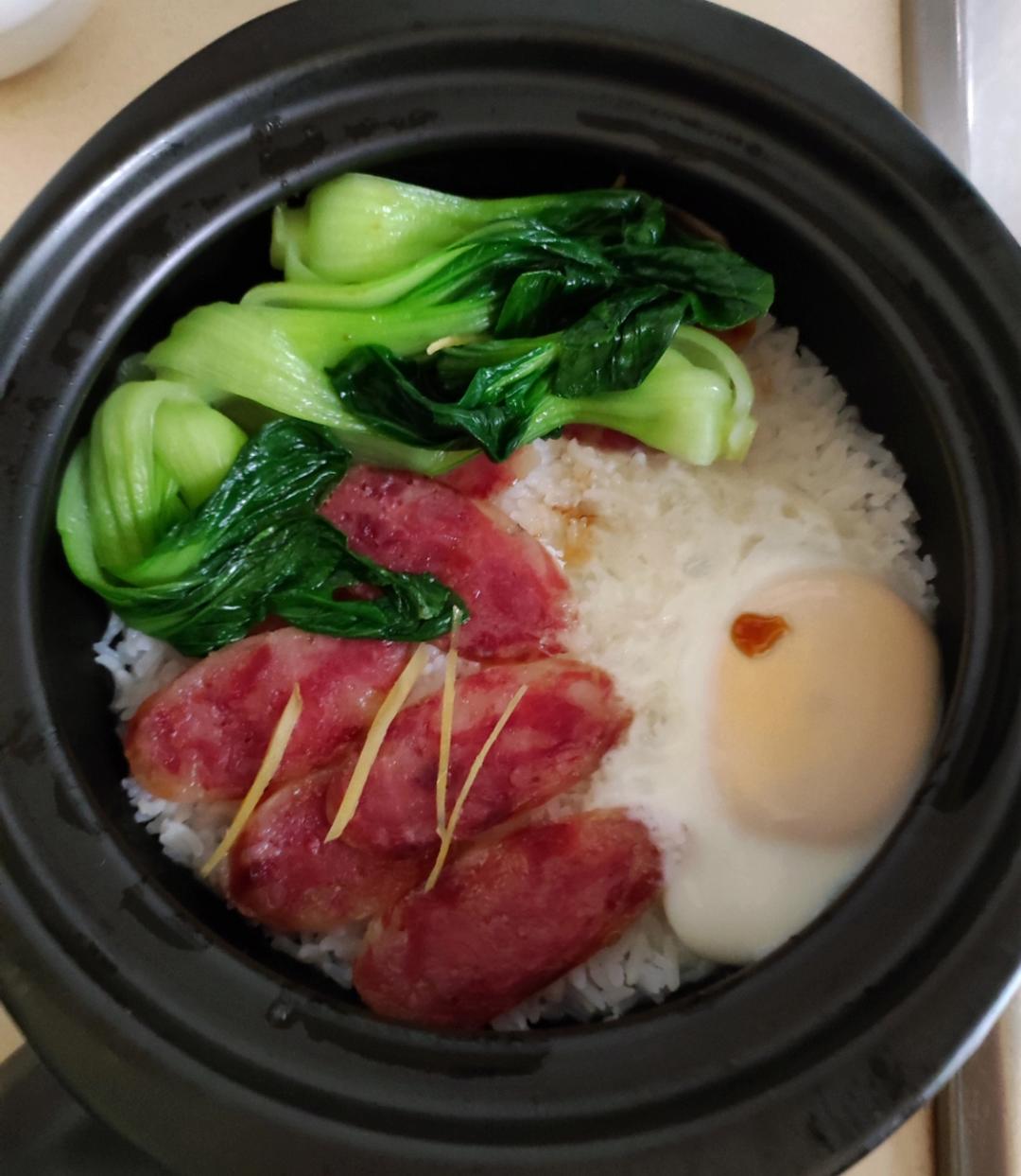 广式腊味煲仔饭