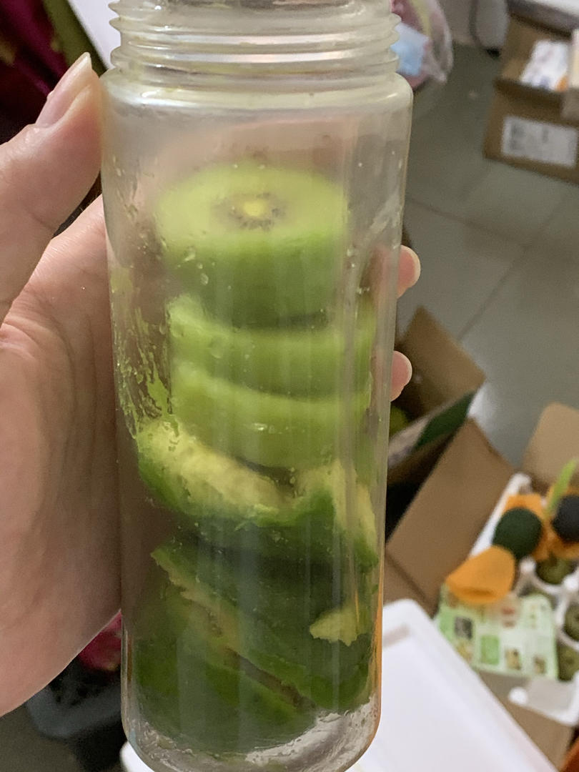 轻食系列：牛油果奇异果奶昔