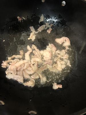 肉片炒鲜蘑的做法 步骤3