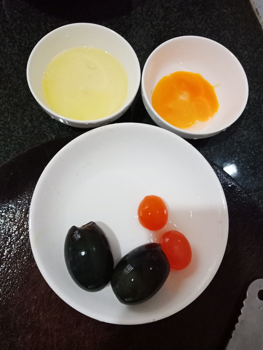 三色蒸蛋的做法 步骤2