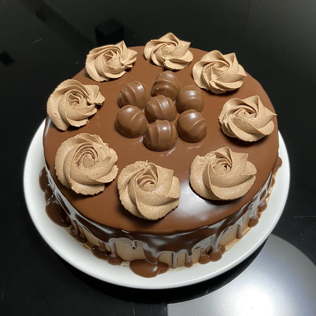 浓郁巧克力淋面奶油蛋糕