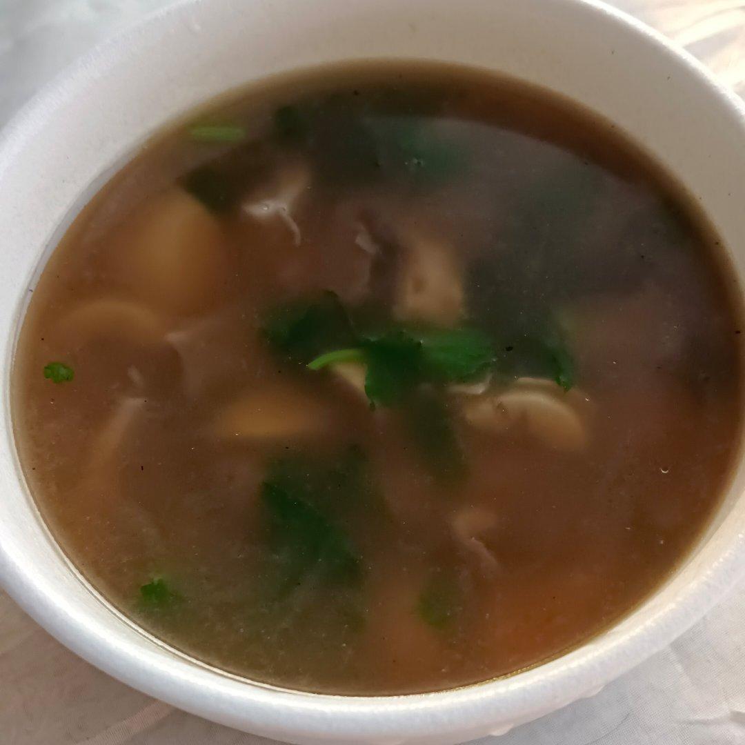 明明是素汤 却鲜得像鸡汤一样的「口蘑汤」