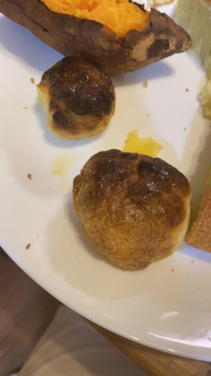 只要有鸡蛋就能做的小奶酥，香酥可口，烘焙小白入门级甜品，很合适给宝宝当辅食小零食哦！