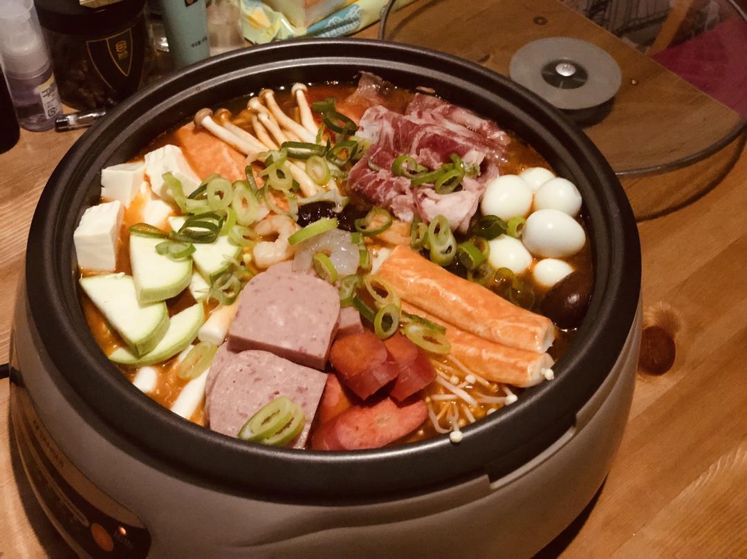 超级简单美味的韩式部队锅的做法