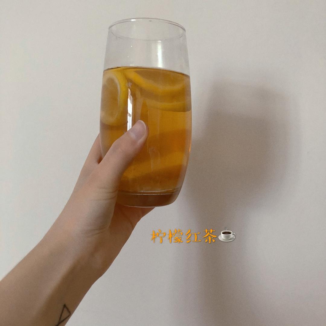 想喝饮料又怕不健康？自制柠檬红茶来了！