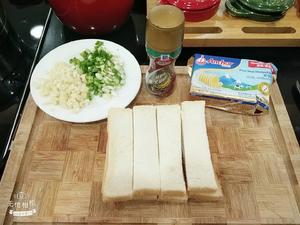 香蒜面包条的做法 步骤1