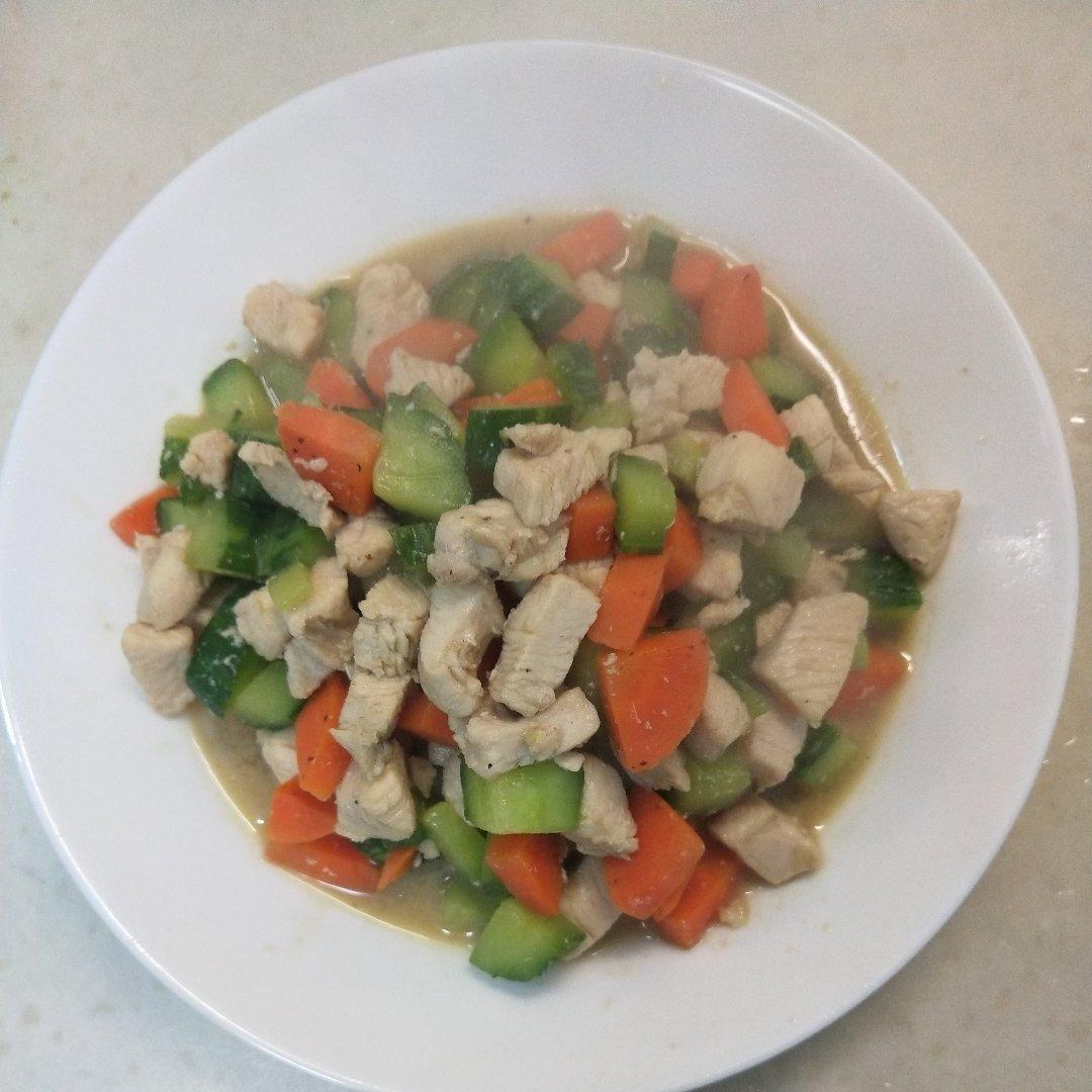 胡萝卜黄瓜鸡胸肉