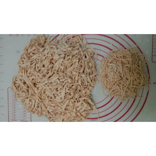 自制纯天然蔬菜汁彩色面条