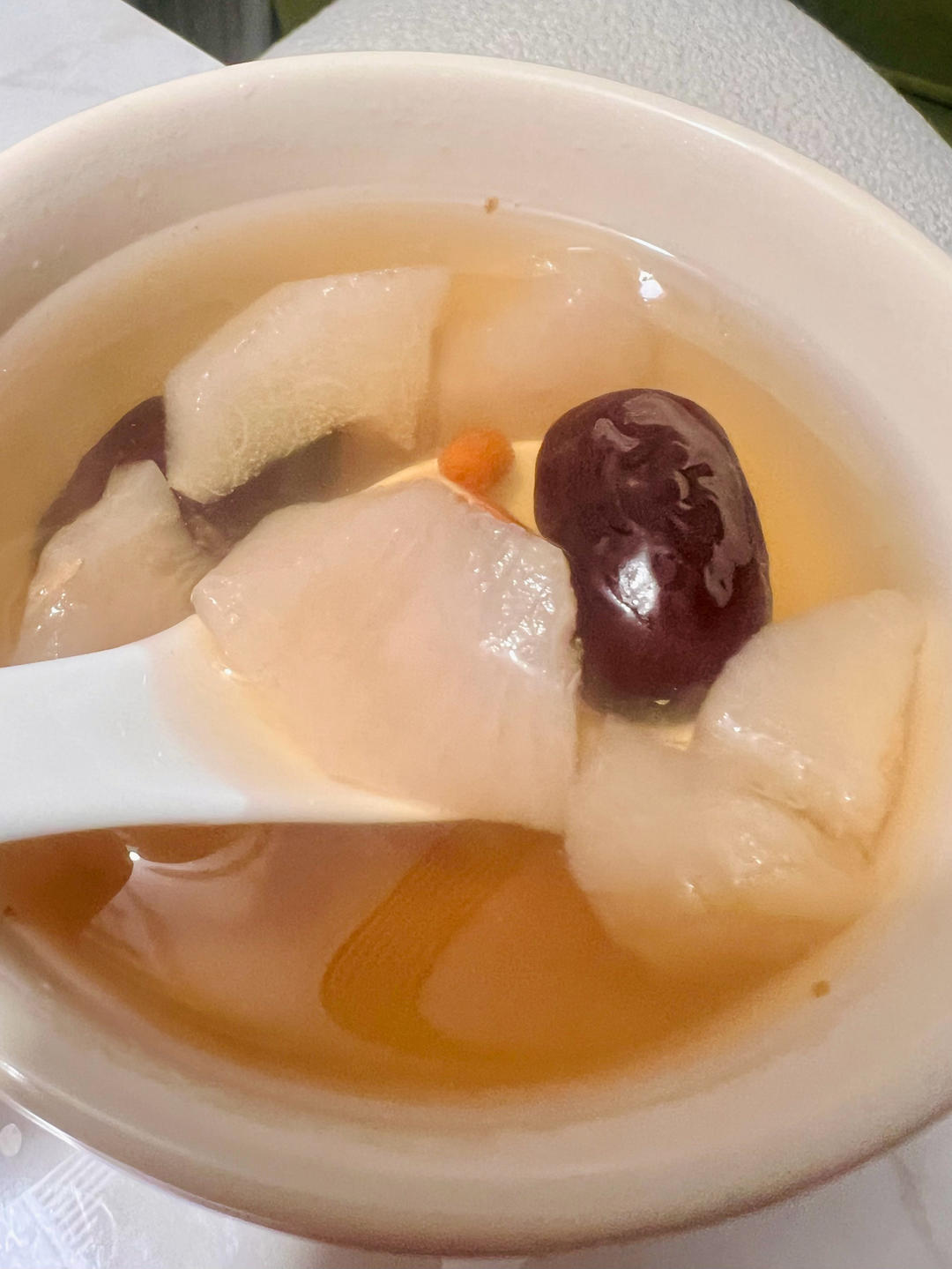 冰糖雪梨汤（清热降火，润肺止咳）