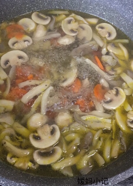 胡萝卜🥕菌菇🍄汤的做法