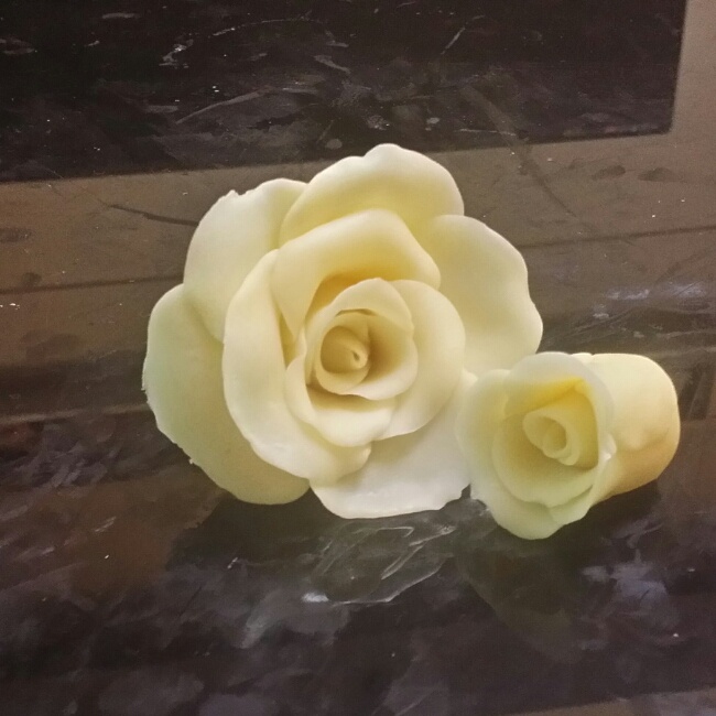 巧克力玫瑰装饰蛋糕