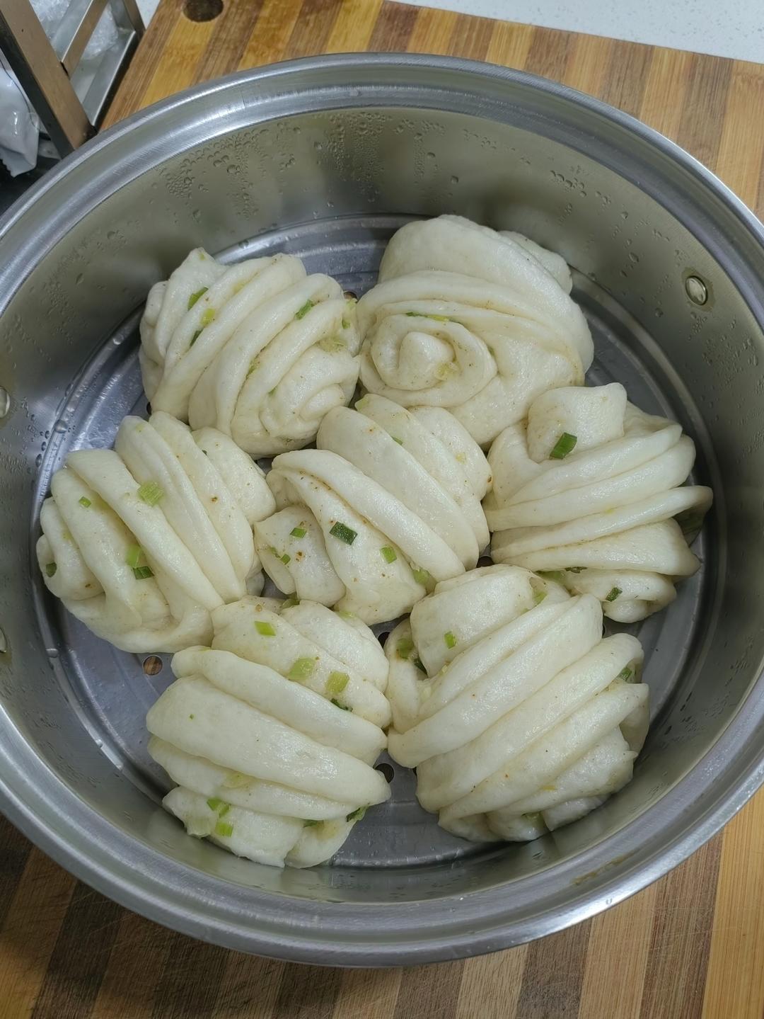🌺椒盐葱香花卷🌺（操作简单，好吃又好看）