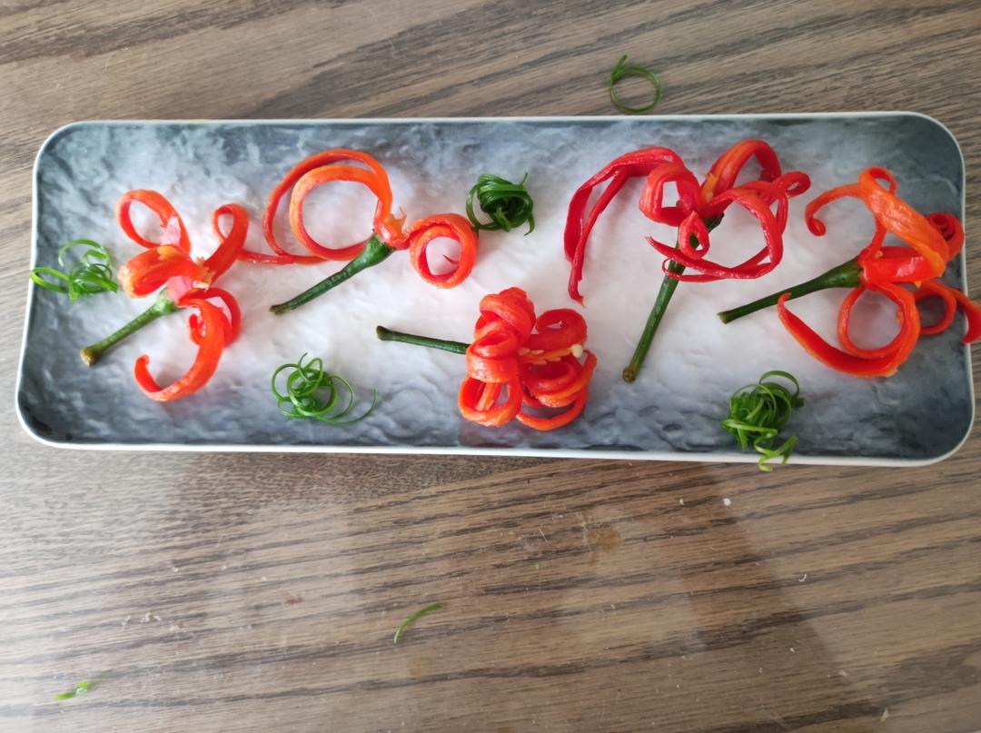 便当、摆盘装饰凹造型之辣椒花