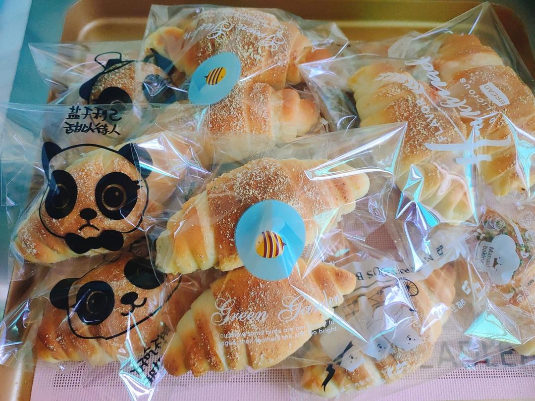 蒜香芝士海盐卷｜盐面包｜盐可颂