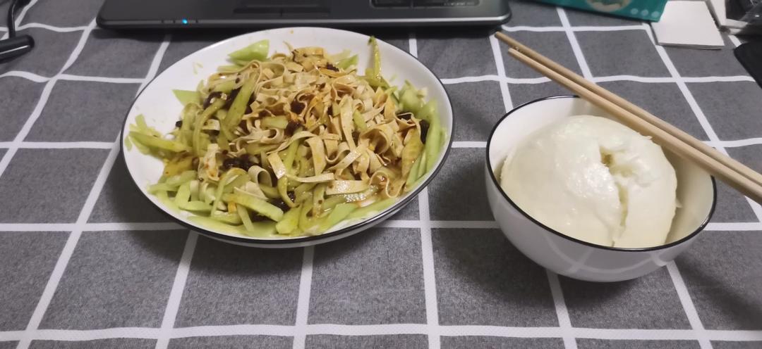 黄瓜拌豆腐皮