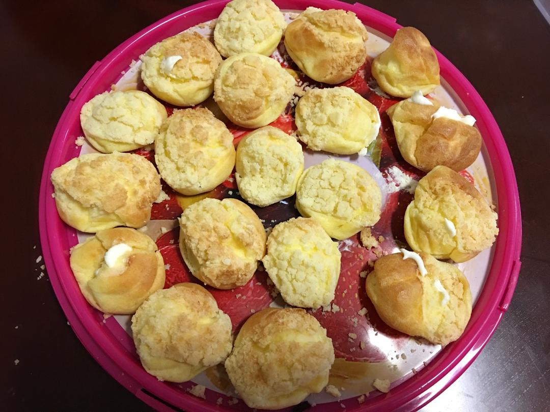 酥皮奶油泡芙--#皮黑森林#