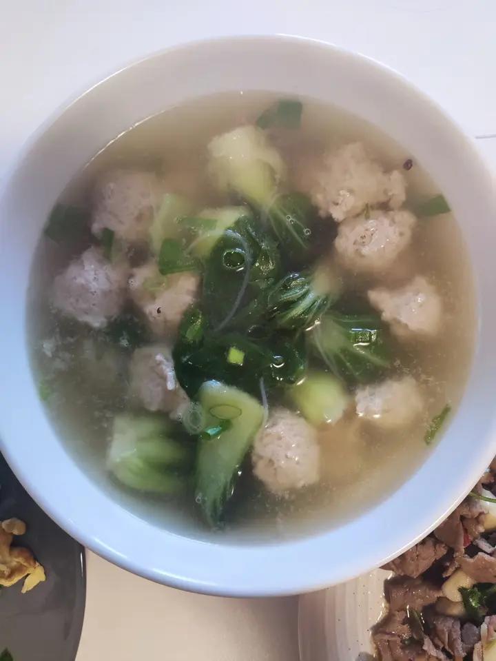 小白菜猪肉丸子汤