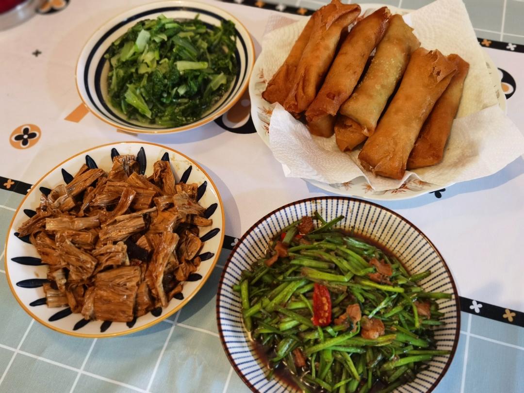我家的小饭桌