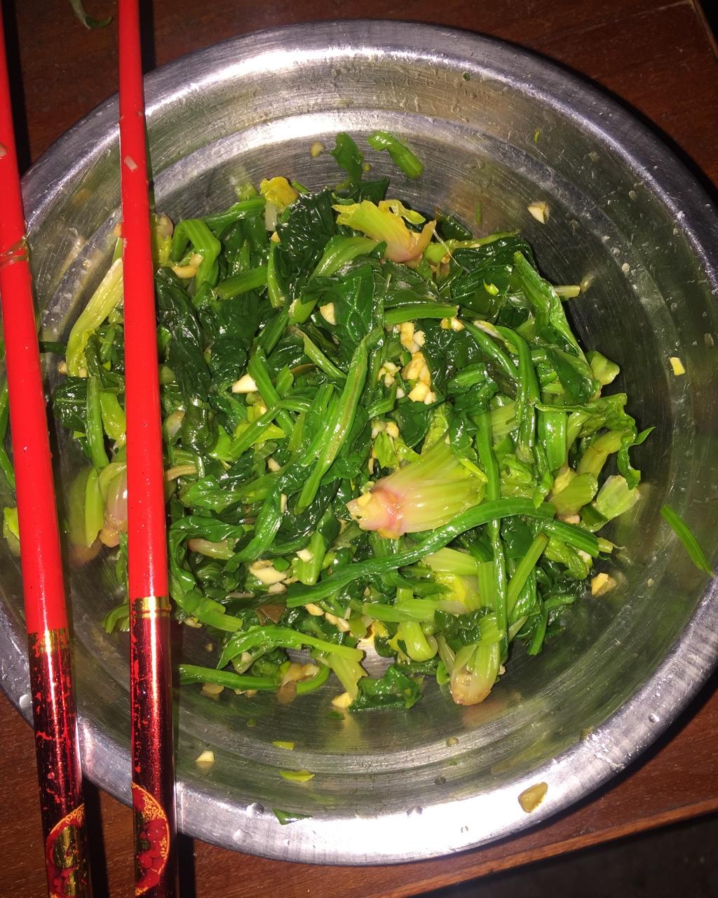 凉拌花生米菠菜