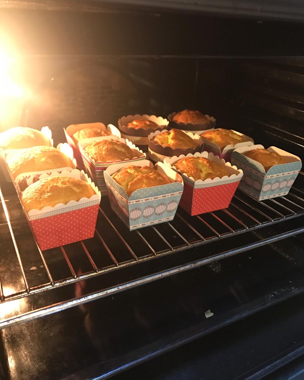 kevinlly做的原味戚风纸杯蛋糕(烤箱做纸杯蛋糕)