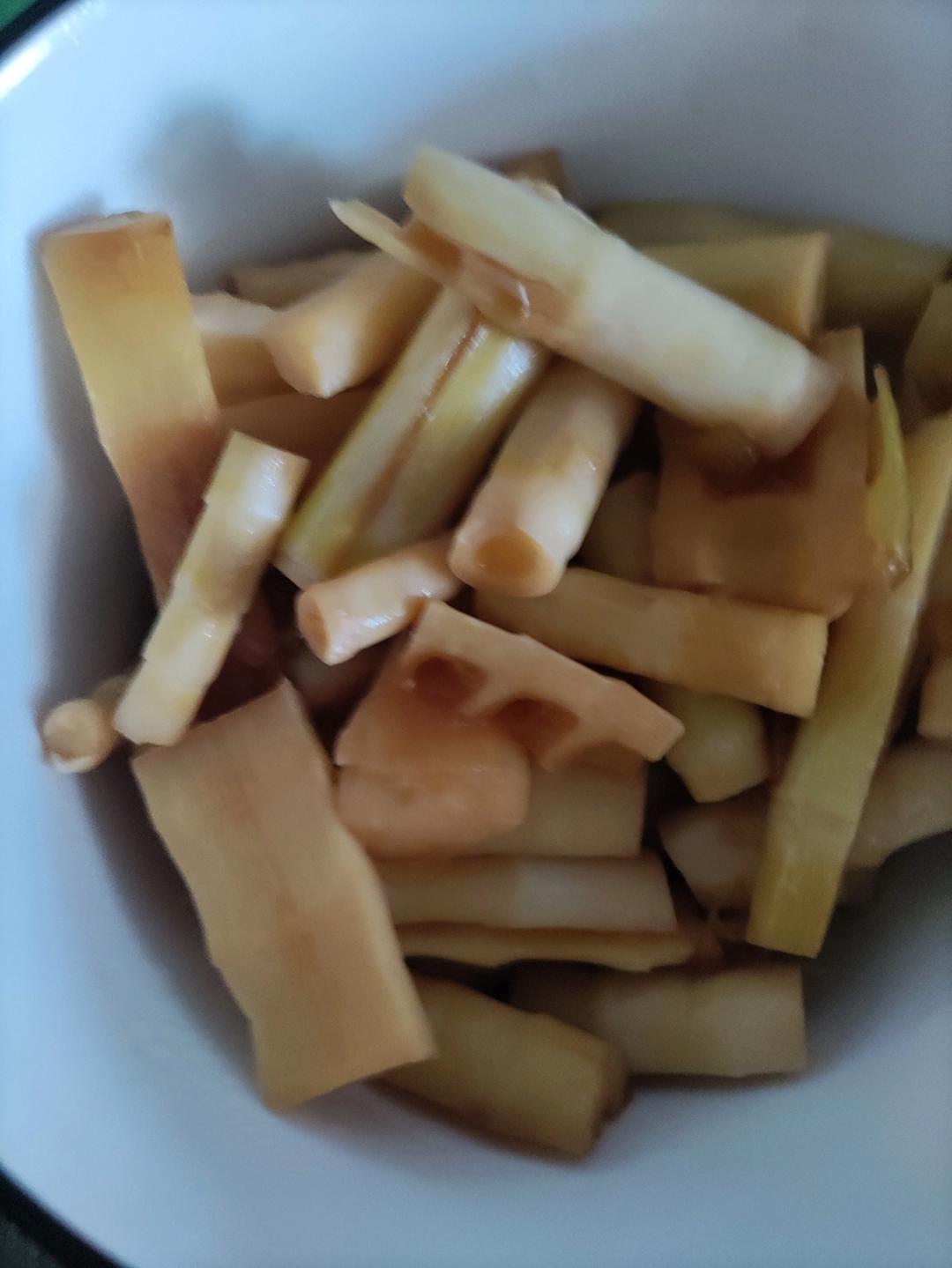 一个人能吃两盘的油焖笋