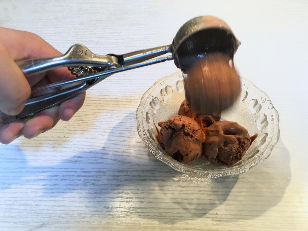绝对无冰渣的最好吃的巧克力朗姆冰淇淋（纯手工）