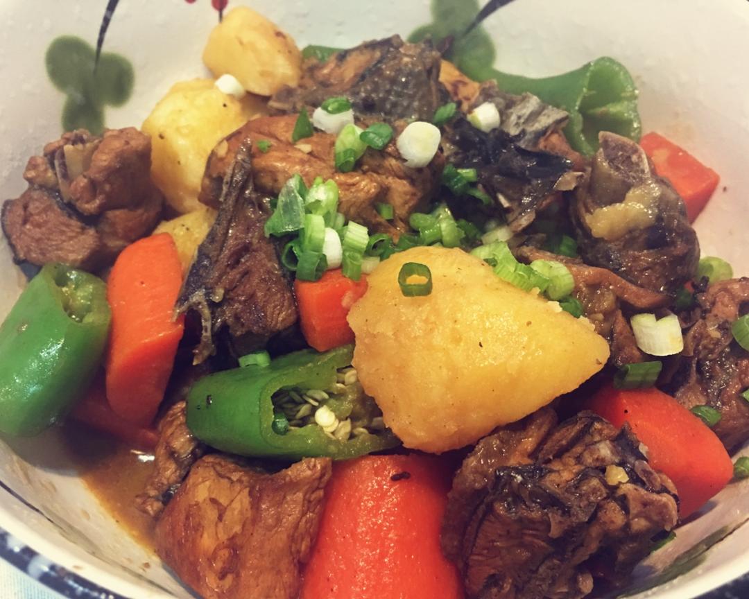 三色焖鸡的做法