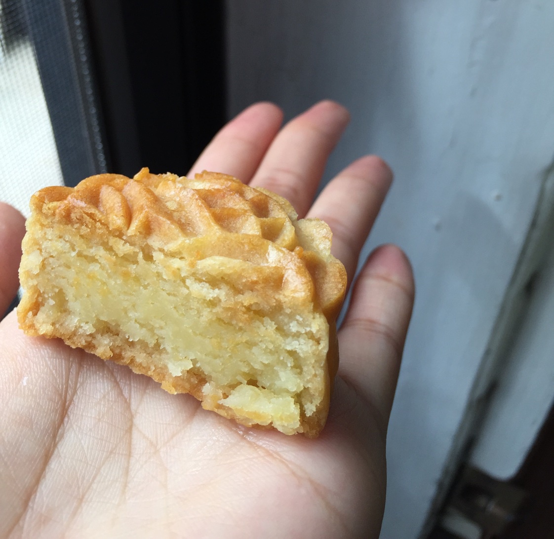 广式月饼—蛋黄莲蓉月饼