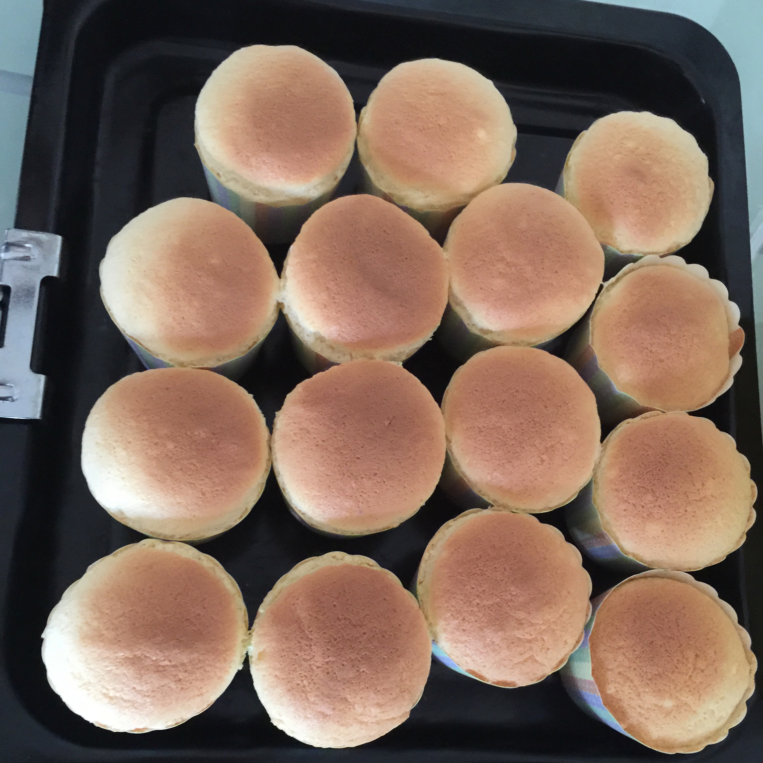 软绵绵戚风纸杯蛋糕