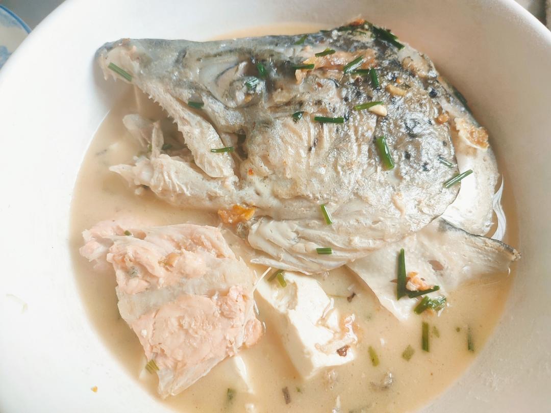 三文鱼头豆腐汤