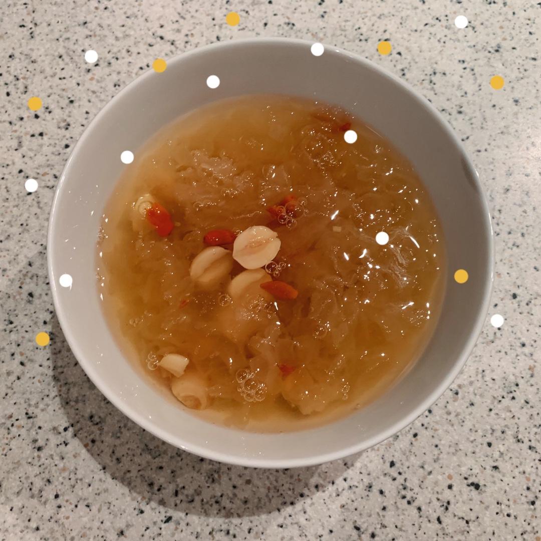 红枣银耳莲子羹