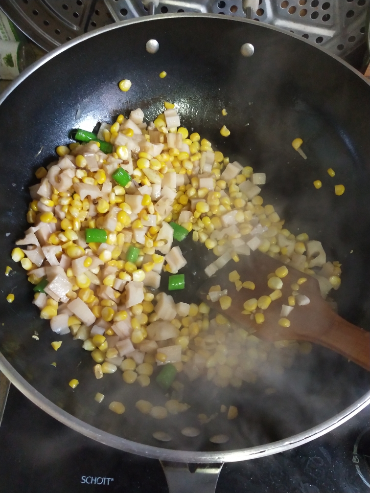 藕丁玉米粒混炒，快手菜的做法