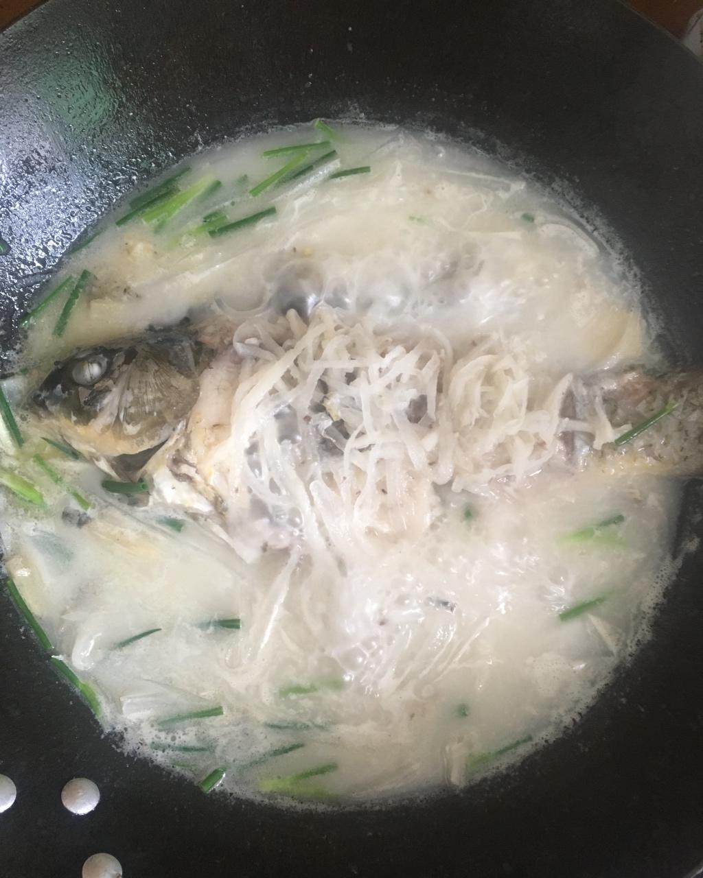 女人汤-鲫鱼萝卜丝汤