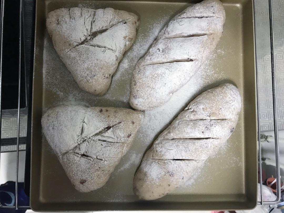 奶酪馅儿蔓越莓面包