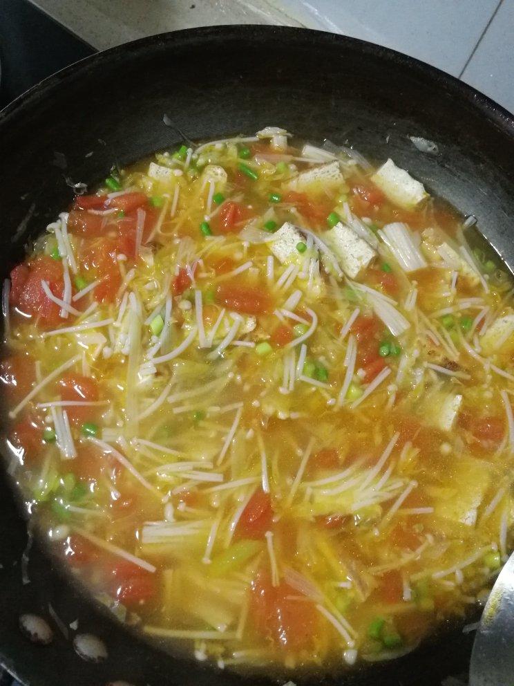 【瘦身又美味】西红柿金针菇豆腐汤