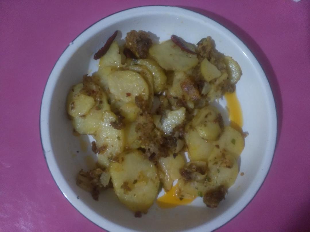 脆脆干锅土豆片，我能吃一整盆。