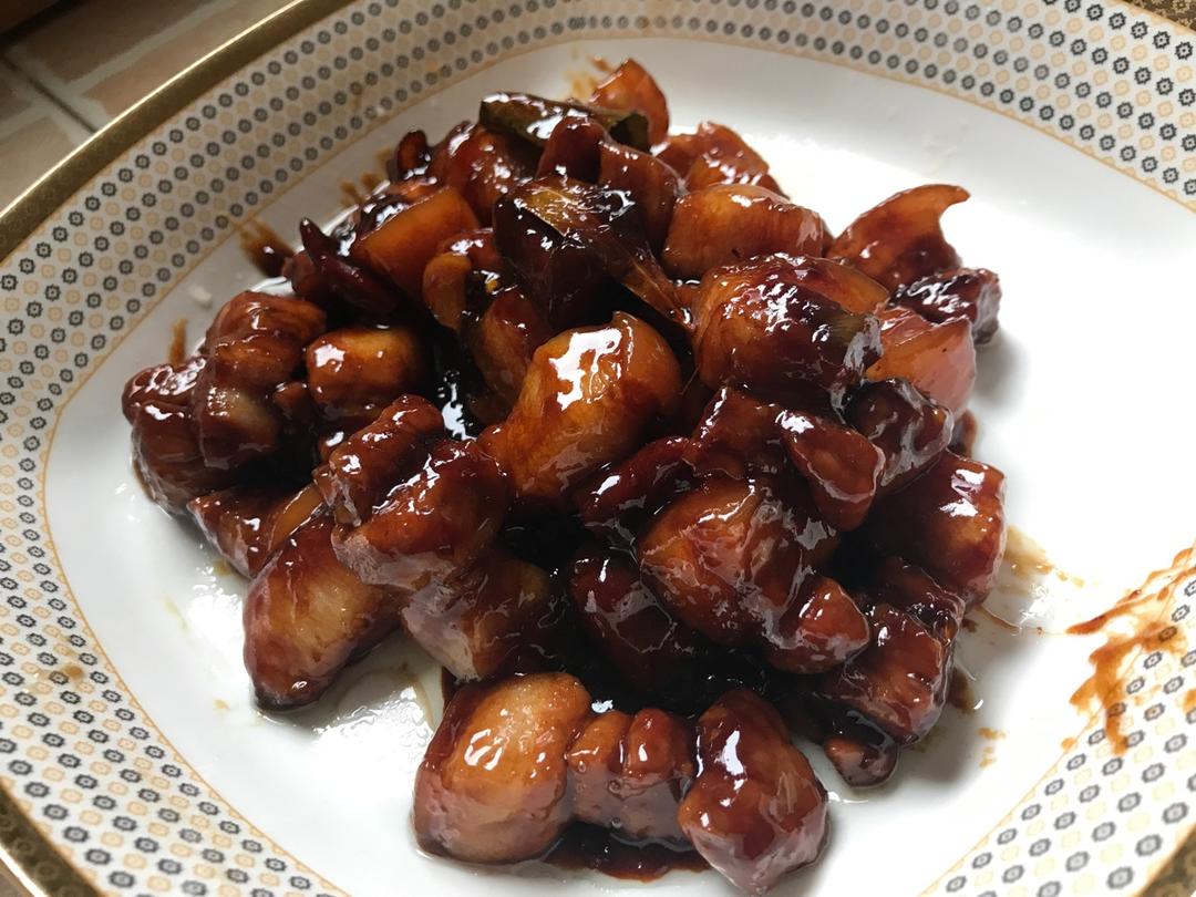 吃着碗里望着锅里的红烧肉